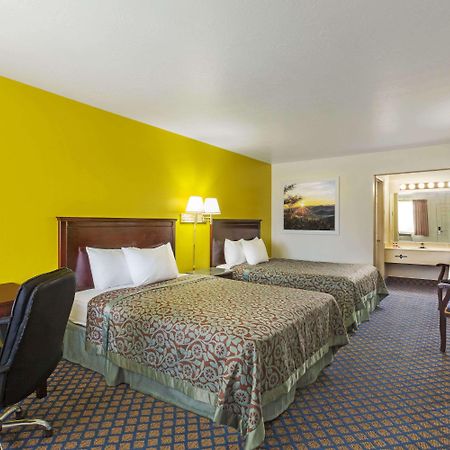 Days Inn By Wyndham Delta Екстер'єр фото