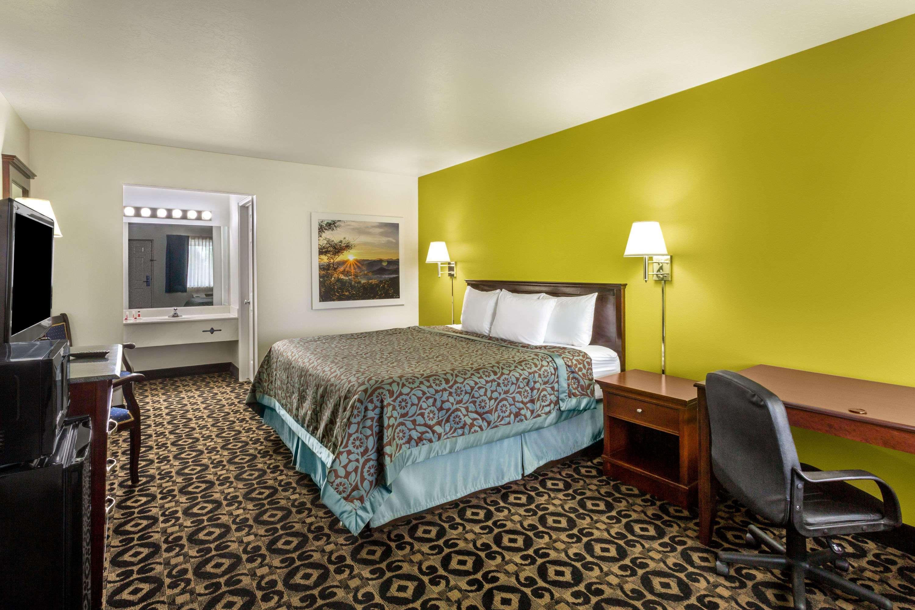 Days Inn By Wyndham Delta Екстер'єр фото