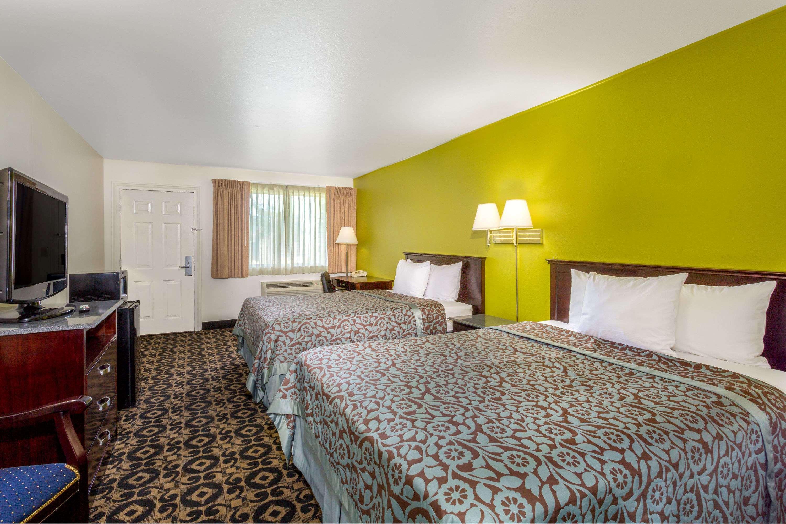 Days Inn By Wyndham Delta Екстер'єр фото