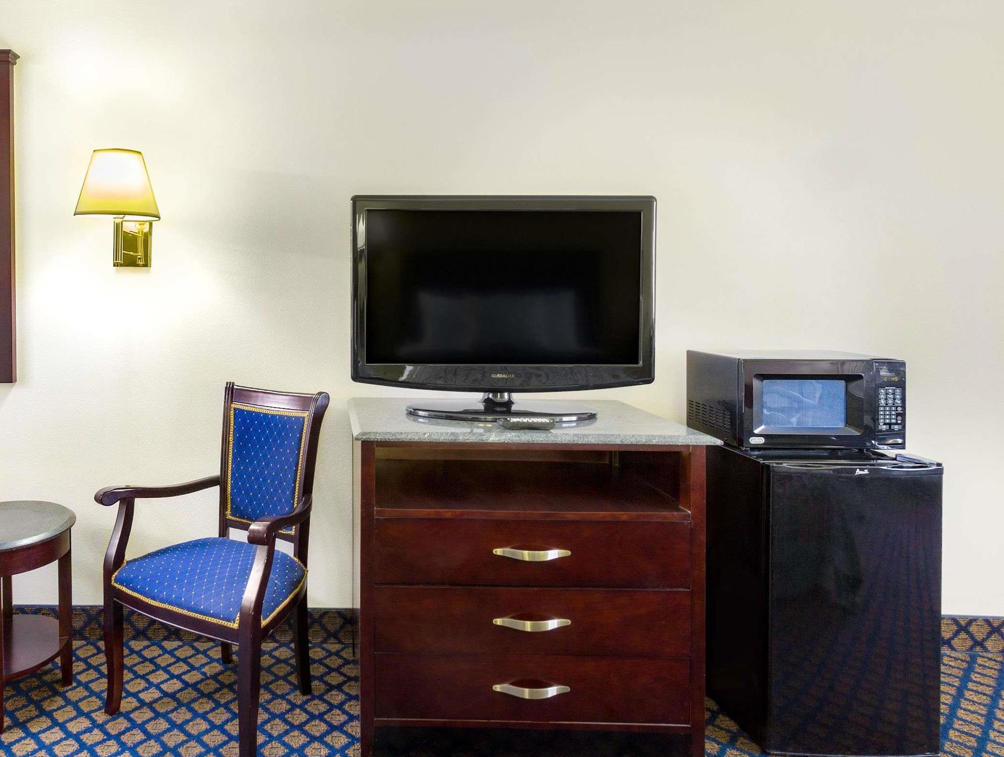 Days Inn By Wyndham Delta Екстер'єр фото