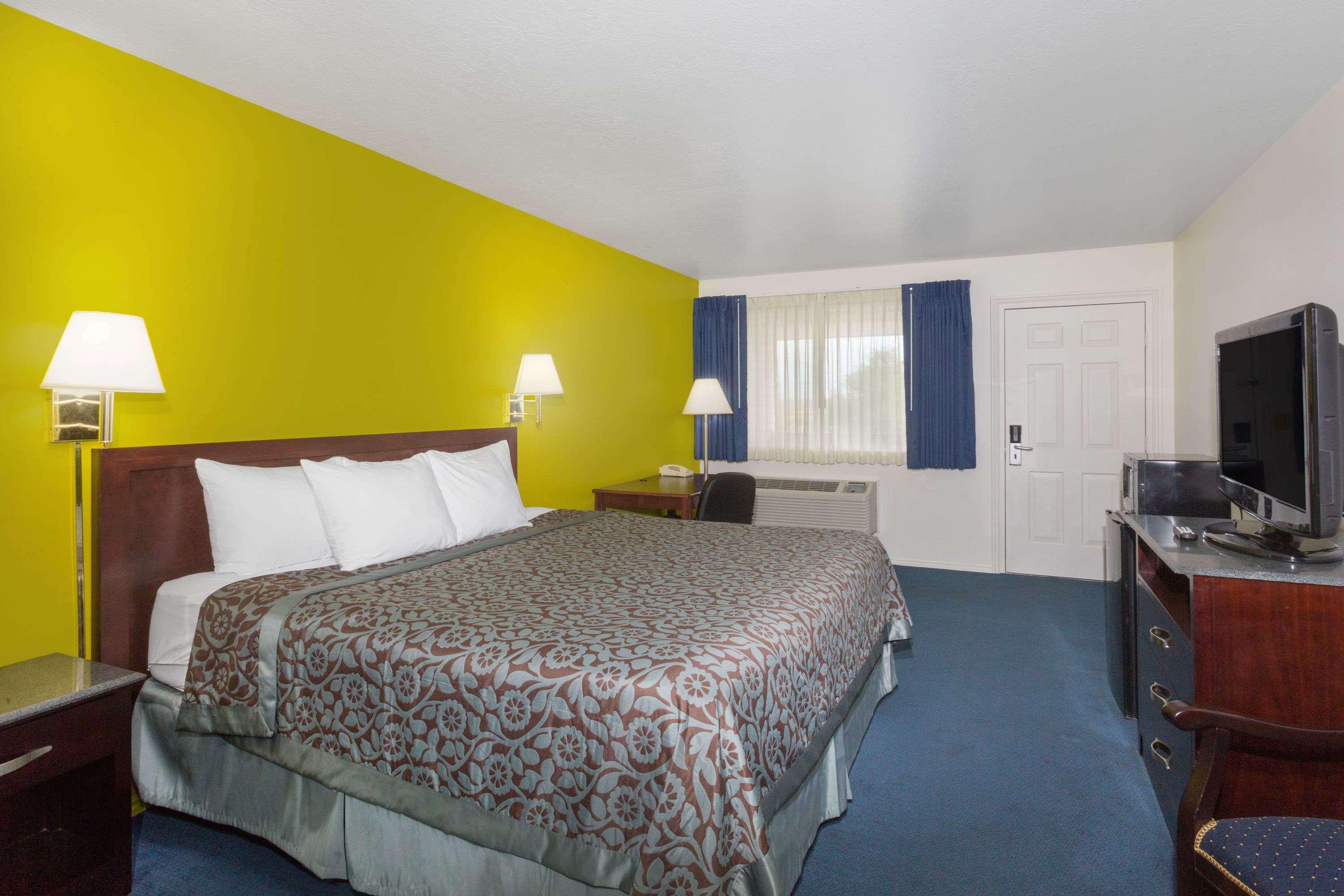 Days Inn By Wyndham Delta Екстер'єр фото