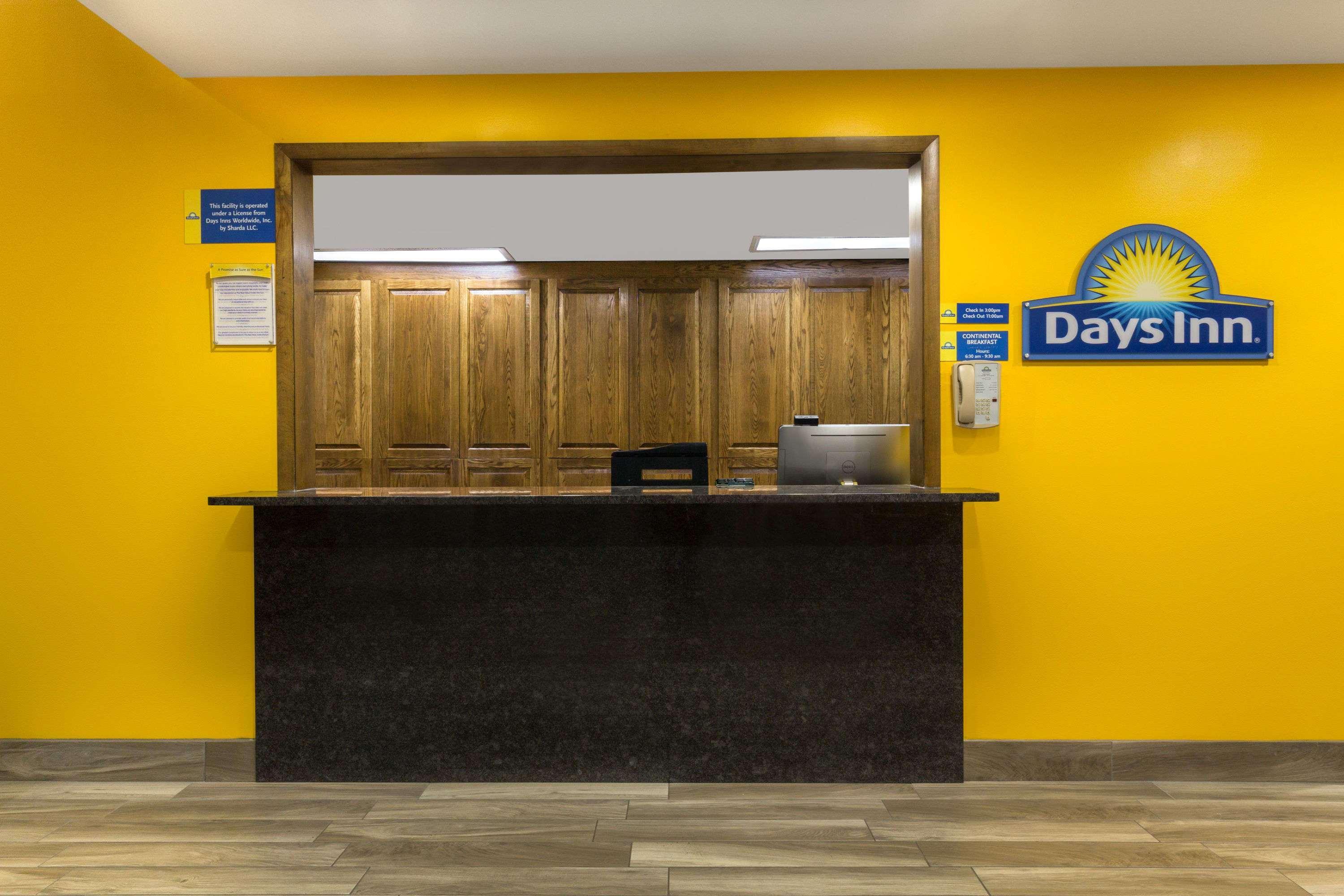 Days Inn By Wyndham Delta Екстер'єр фото