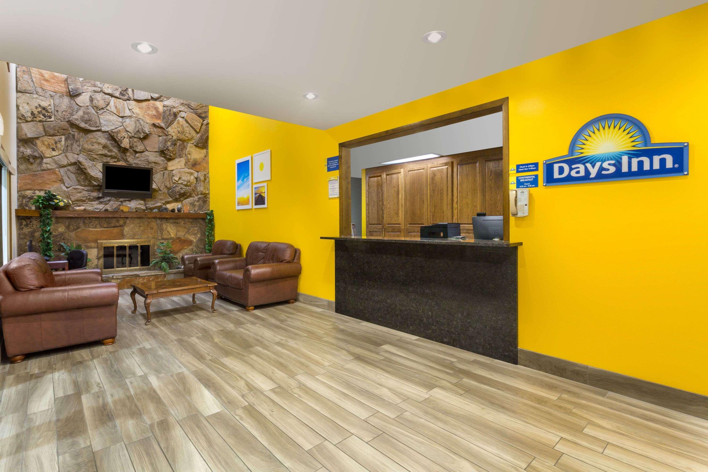 Days Inn By Wyndham Delta Екстер'єр фото