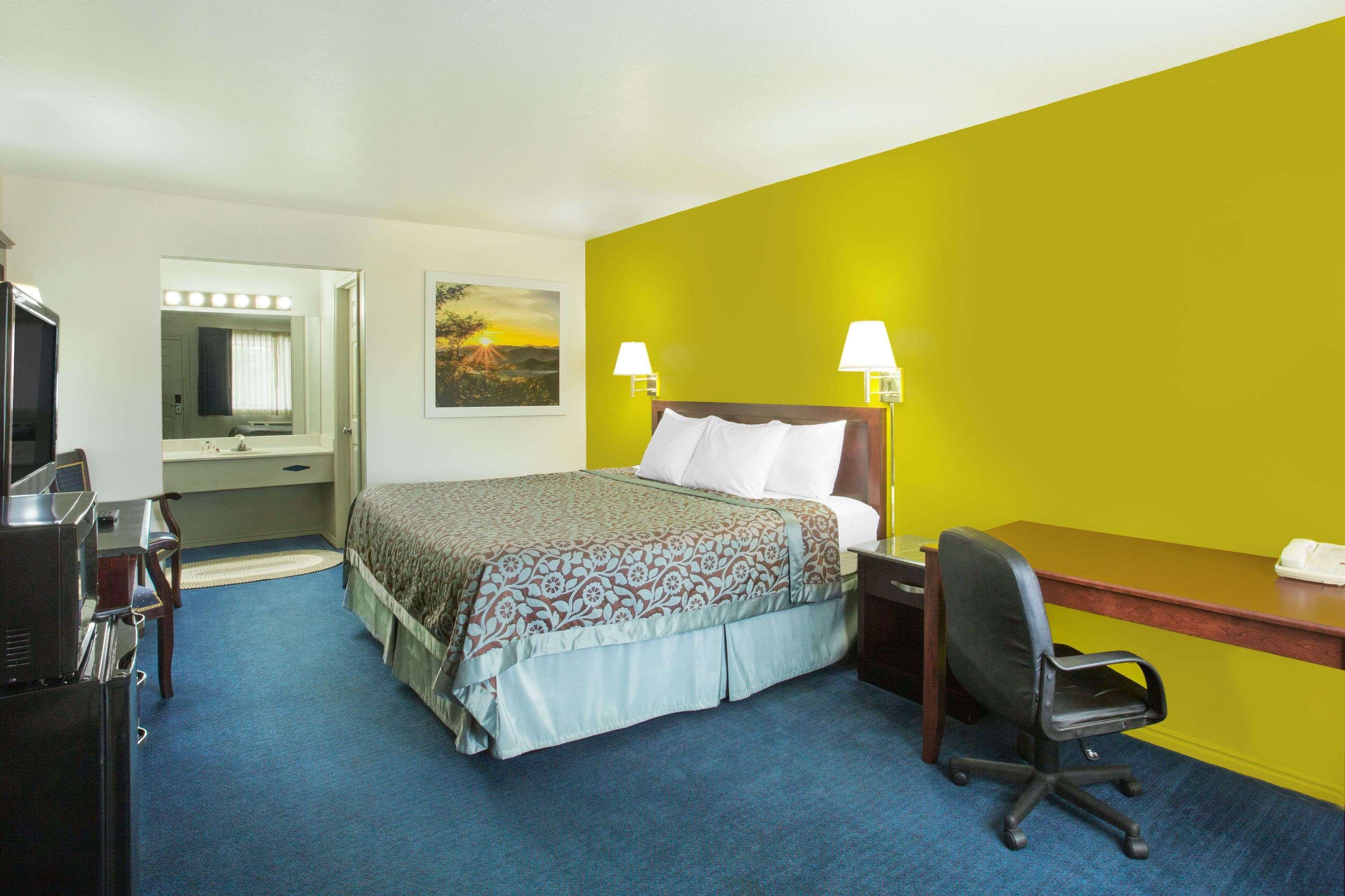Days Inn By Wyndham Delta Екстер'єр фото