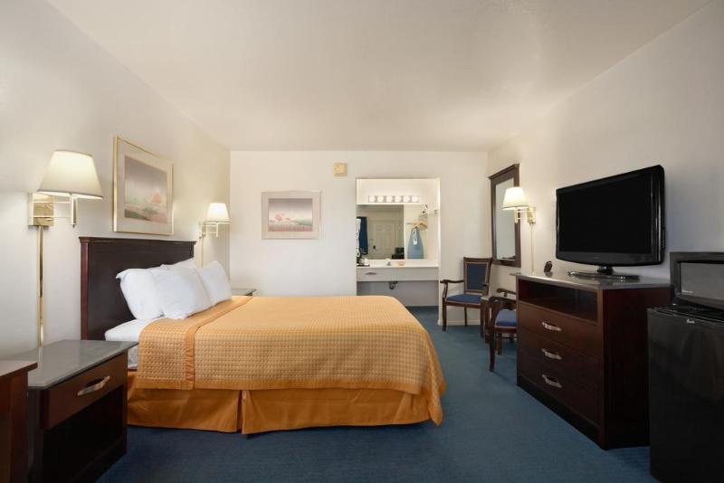 Days Inn By Wyndham Delta Екстер'єр фото